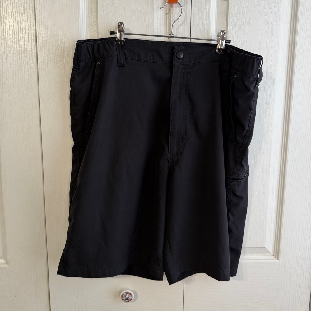 Wrangler black 301 cargo pocket shorts size 38